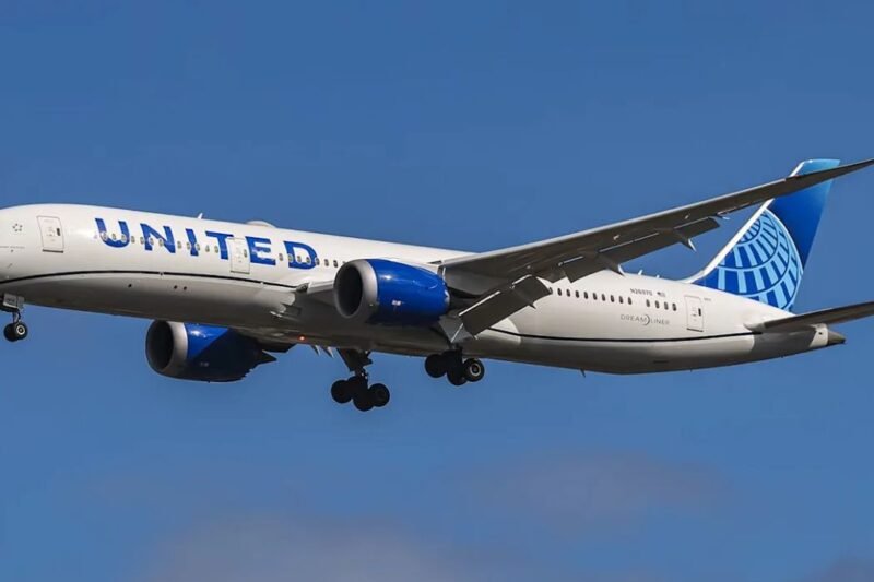 United Airlines Flight From Chicago to Twin Cities Diverts to Wisconsin Over Unruly Passenger
