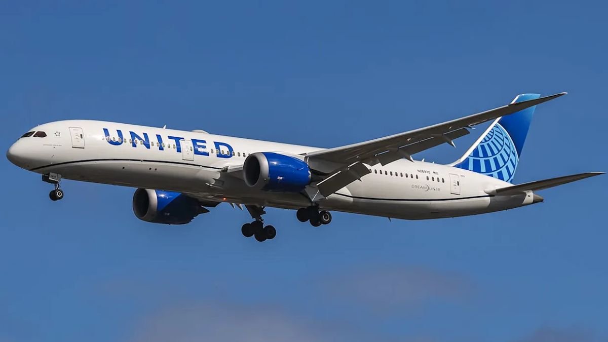United Airlines Flight From Chicago to Twin Cities Diverts to Wisconsin Over Unruly Passenger