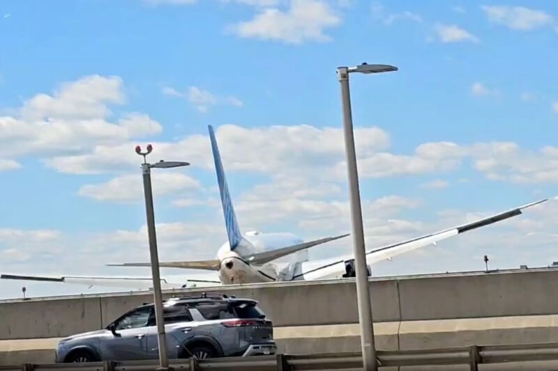 United Airlines Flight Was Just 19 Feet Above Highway When It Hit Pole During Newark Landing, NTSB Says
